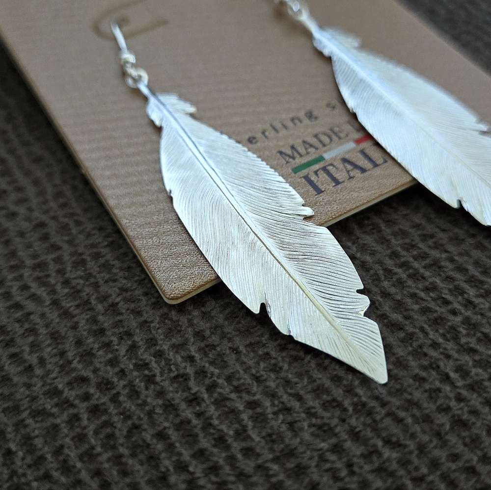 Mia Fiore Textured Silver🤍 Feather🪶 Earrings - Picture 15 of 16